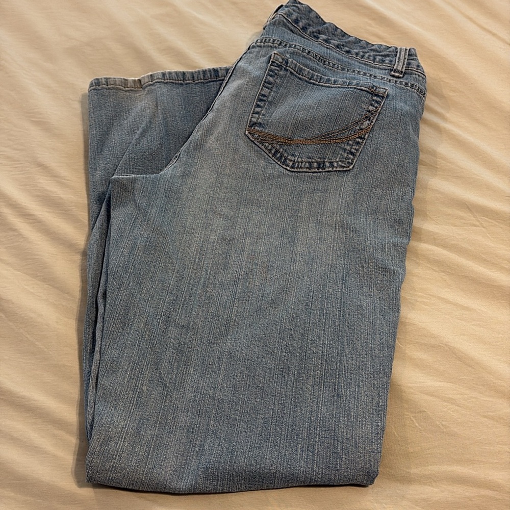 Sonoma Women’s Straight Leg Jeans Size 12 Medium Wash Classic Denim - Picture 2 of 9